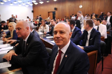 RADOJIČIĆ IZGLASAN ZA GRADONAČELNIKA!