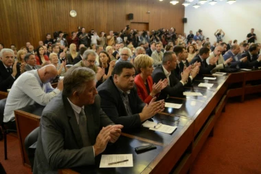 DRAMA U SKUPŠTINI: Nakon proglašenja novog gradonačelnika USLEDILE OSTAVKE!