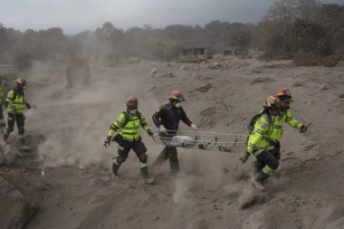 TOTALNI UŽAS: Najmanje 100 žrtava erupcije vulkana Fuego, UGROŽENI I SPASIOCI