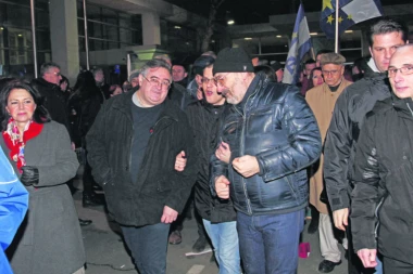 JEREMIĆEV POTPREDSEDNIK PLJUJE PO KOLEGAMA: Siniši kriva politika zato što mu odbijaju drame!