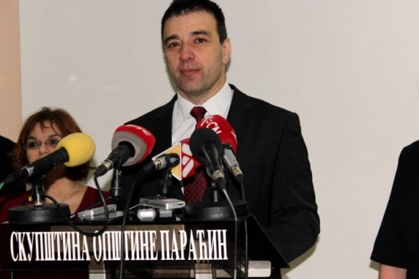 BIZARAN MANEVAR POTPREDSEDNIKA DS: Paunović napušta stranku da bi išao na izbore, a posle se vraća?!