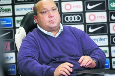 (FOTO) Ni Vuletić nije ostao dužan Borjanu: Evo kako je potpredsednik Partizana "pecnuo" Zvezdinog golmana