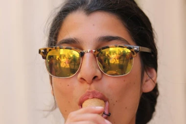 PREUKUSAN, A NE GOJI: Napravite same sladoled od čokolade i višanja!