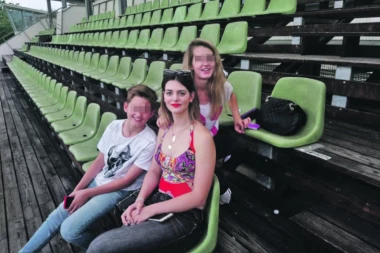 Krstajiću ćerke, sin i žena dali vetar u leđa!