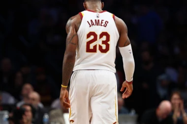 (VIDEO) KAVSI U STRAHU: Da li se to Lebron oprašta od Klivlenda?