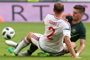 (VIDEO) URNEBESNI AUTOGOLOVI: Pogledajte ludi meč Mađara i Australijanaca