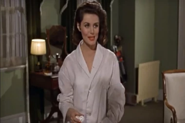 PREMINULA PRVA BONDOVA DEVOJKA!