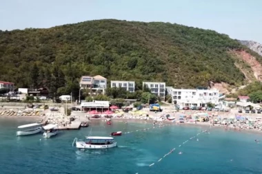 UŽAS U ČANJU: Talasi od 5 METARA potopili brod!