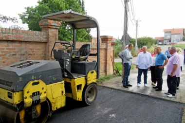"ONO ŠTO SMO OBEĆALI, TO I REŠAVAMO": Asfaltira se Miljakovac 3!