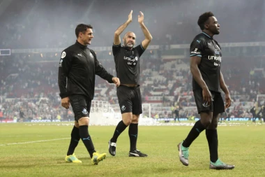 Predsednička nagrada UEFA za Erika Kantonu