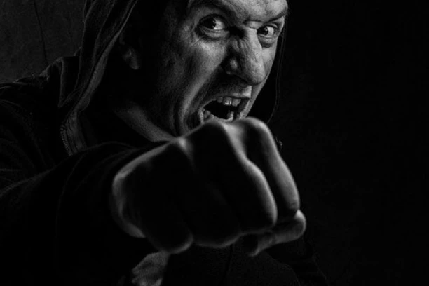 Upali u komšijinu kuću, pa mu SLOMILI VILICU: Otac i sin iz Niške Banje pobenavili zbog glasne muzike!