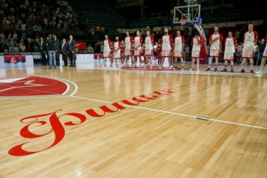 (FOTO) Za svetlu budućnost: Još jedan potpis u Zvezdi!