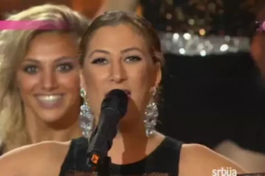 ZADALA DOMAĆI ZADATAK: Nadežda na Zadrugoviziji posvetila pesmu MIKIJU!