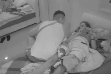 Sloba obletao oko Lune: TVOJ OSMEH LEČI!