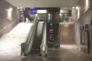 (VIDEO) NEZAPAMĆENA KIŠA U LOZANI: Bujica nosila sve pred sobom, ceo grad blokiran