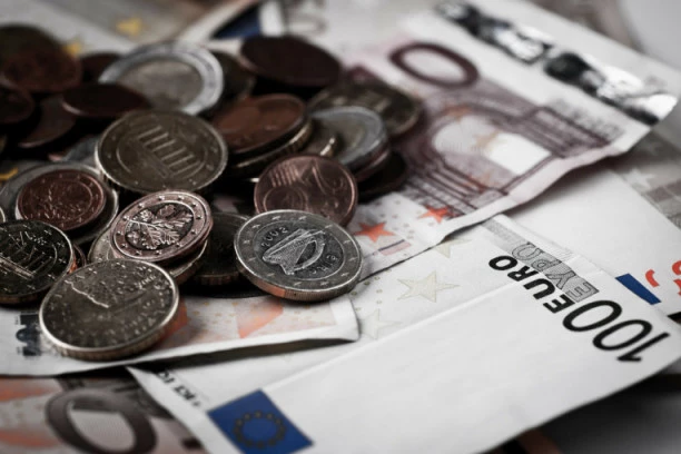 JOŠ UVEK NISTE DOBILI 100 EVRA?! BEZ PANIKE: Ovo kad vam ležu pare na račun!