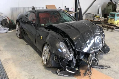 PRODAJE SE NAJSKUPLJI POLOVNI AUTOMOBIL: Muž misice slupao ferari od 150.000 evra!