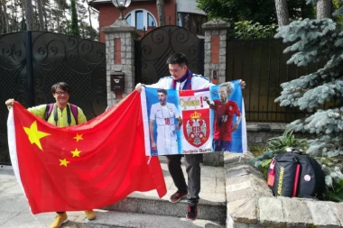IZNENAĐENJE: Kinez došao da vidi "orlove", zapevao "Bože pravde" i zaplakao