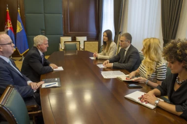 STEFANOVIĆ I SKOT: Jačanje saradnje Amerike i Srbije u suzbijanju kriminala!