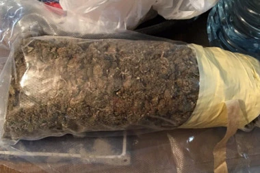 Da li je ovo realno? CARINICI NAŠLI DROGU U JAJETU!