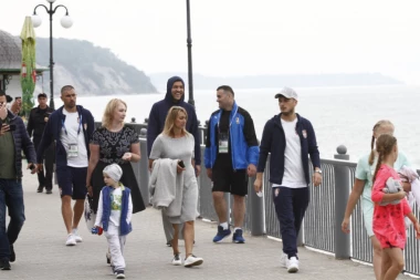 Fudbaleri Srbije prošetali kroz Svetlogorsk