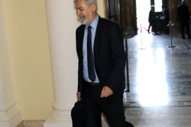 Maja Gojković odbila Omeroviću da potpiše putni nalog nakon SKANDALA NA AERODROMU!