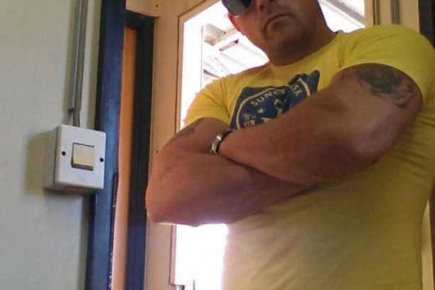 Sanja je imala flaster ispod oka, bila je sva modra, uplakana i jedva je disala! Detalji porodičnog nasilja u Grockoj: ZBOG OVOGA JE UHAPŠEN RASTIN KUM