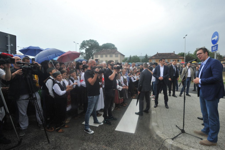 OTVOREN NOVI POGON FABRIKE KABLOVA U KRUŠEVCU: Vučića dočekali građani