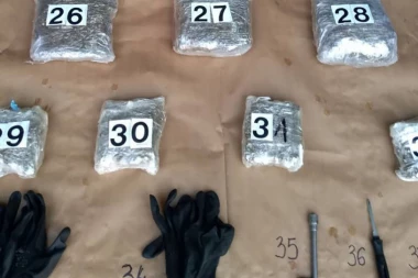 Zaplena: U PATOSU AUTOMOBILA PRONAĐENA GOMILA DROGE