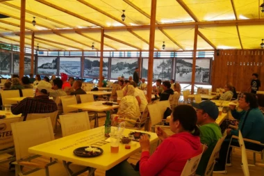 (UŽIVO, SP) Rusi otpevali himnu u Svetlogorsku, IMAMO I SLIKU DANA SA OTVARANJA!