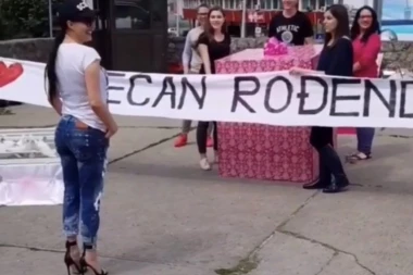 FANOVI DOŠLI PRED CECINU KUĆU i priredili joj ogromno iznenađenje za ROĐENDAN!