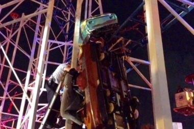 (VIDEO) KAO U HOROR FILMU: Otkačio se rolerkoster tokom vožnje - ljudi padali sa 10 METARA!