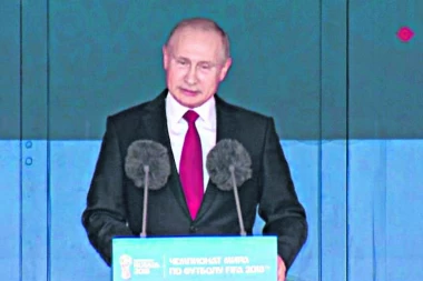 Lider Rusije u žiži javnosti na otvaranju Mundijala: PUTINA SPRDALI ZA KRZNENI GRUDNJAK!