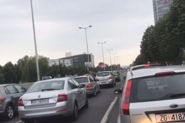 I U HRVATSKOJ BLOKIRALI SAOBRAĆAJ ZBOG CENE GORIVA!