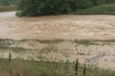 Uhvatio se za zavesu i SPASAO sigurnog potapanja u Petrovcu na Mlavi!