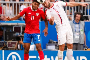 Sudija, u šta si gledao? KOSTARIKANAC UDARIO MILIVOJEVIĆA U GLAVU, nije dobio ni žuti!