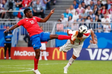 (FOTO) Karleuša proglasila muža za igrača meča, A OVAJ ZAHTEV NAVIJAČA ĆE VAS BAŠ ZASMEJATI!