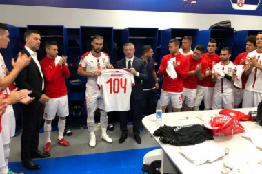 Banetu uručen dres sa brojem 104