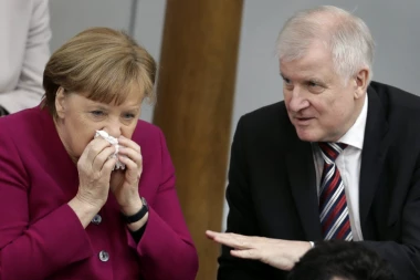 NEMAČKA VLADA NA STAKLENIM NOGAMA: Zehofer ponudio ostavku