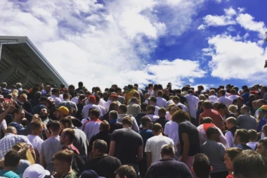 (VIDEO) POČELI PROBLEMI: Englezi prave haos po Rusiji!