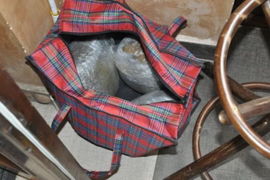 PAO DILER U NIŠU: Uhapšen sa više od osam kilograma kanabisa!