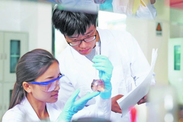 OTKRIĆE KOJE ULIVA NADU: Kineski naučnici tvrde da su jednu ženu izlečili od korone pomoću MATIČNIH ĆELIJA!