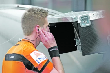 (VIDEO) VAR-e, šta ti bi? Bajernu poništen čist pogodak!