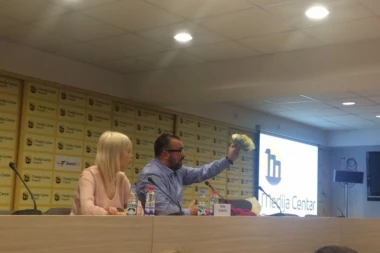 (VIDEO) NOVINAR CVETKOVIĆ NA PRES KONFERENCIJI: Sram bilo sve koji su iskoristili ovu moju situaciju, poput OPOZICIJE!