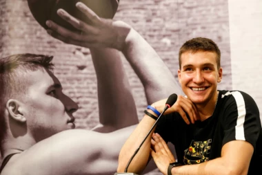 ON JE VELIKA GROBARČINA: Zvezda Hoksa široke ruke, BOGDANOVIĆ NA SJAJAN NAČIN POMOGAO PARTIZANU!