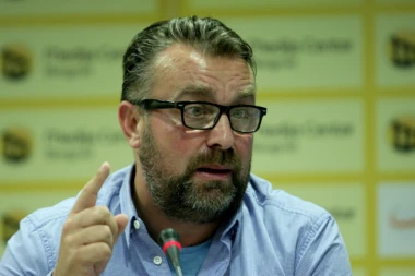 (VIDEO) DA LI JE POTREBNA PROFESIONALNA POMOĆ? "Kidnapovani" novinar objavio JEZIVI SNIMAK!