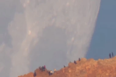 NASA OBJAVILA SPEKTAKULARAN SNIMAK: Pogledajte susret Meseca i Zemlje!
