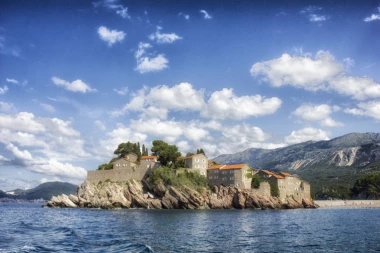 Letnja sezona u Crnoj Gori definitivno pukla! Pad prometa u ugostiteljskim objektima od 50 do 80 odsto