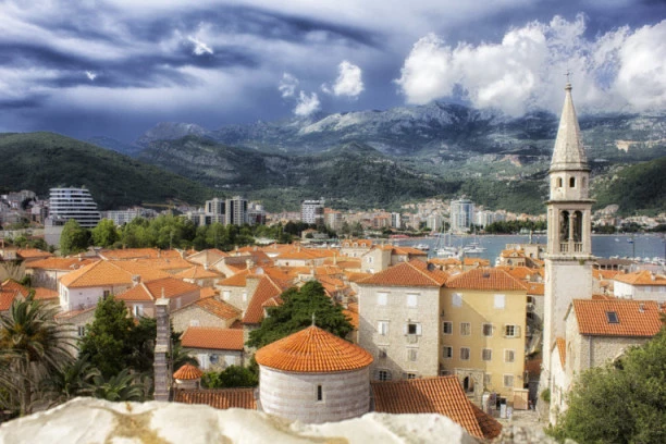 AKO NAM NE DOĐU RUSI U POSTSEZONI, PROPALI SMO! Crnogorski ugostitelji očajni: I ONI KOJI NAM DOĐU, NEMAJU PARA ZA TROŠENJE!