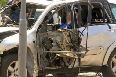 (STRAVIČAN FOTO) Eksplodirao džip na Autokomandi - ZAROBLJENI VOZAČ JAUKAO DO POSLEDNJEG DAHA!